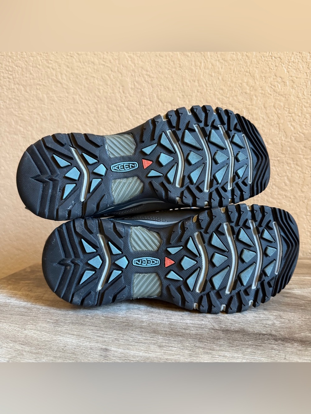 Keen Waterproof Hiking Boots Womens Size 7.5 - Picture 10 of 11